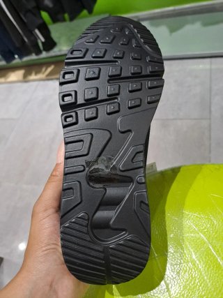 Zapatillas deportivas negras y azules