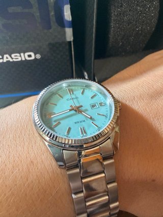 Reloj Casio Mujer Plata y Turquesa