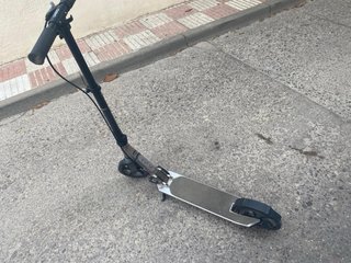 Patinete plegable gris