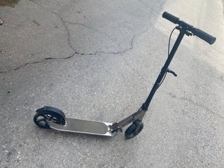 Patinete plegable gris