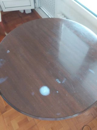 Mesa de madera redonda