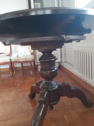 Mesa de madera redonda