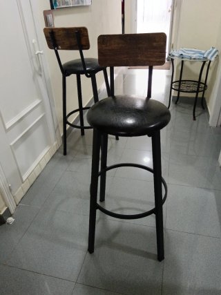 Taburetes de Bar Negros y Marrones