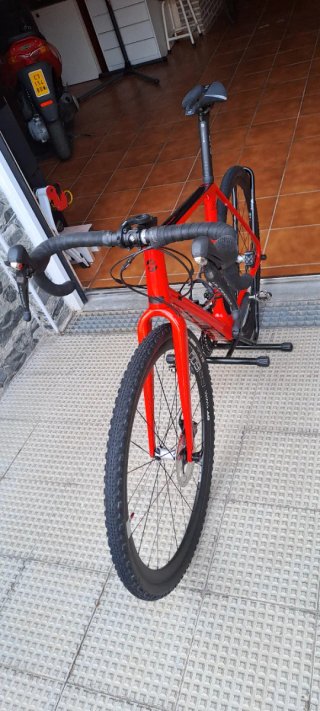 Bicicleta Gravel Roja
