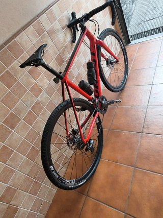 Bicicleta Gravel Roja