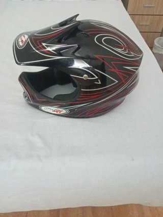Casco Motocross Negro con Diseño Rojo