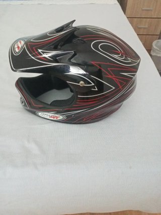 Casco Motocross Negro con Diseño Rojo