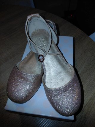 Zapatos niña brillantes con tira talla 29