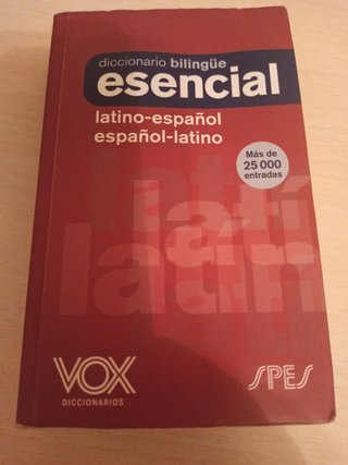 Diccionario bilingüe esencial: Latino-Español /...