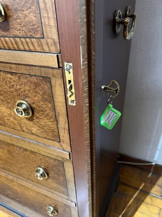 Mueble secreter escritorio madera. Con llave.