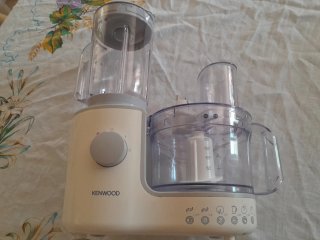 Batidora Kenwood con accesorios