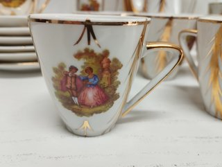 Juego de café porcelana detalles dorados