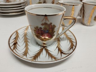 Juego de café porcelana detalles dorados