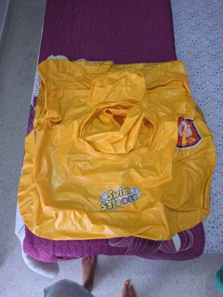 Flotador inflable amarillo para bebé