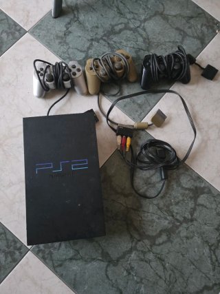 PlayStation 2 (PS2) Negra + Accesorios