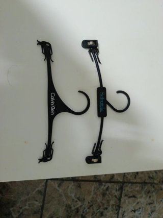 Perchas Calvin Klein Negras Plástico