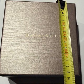 Scatola Bvlgari con nastro regalo oro