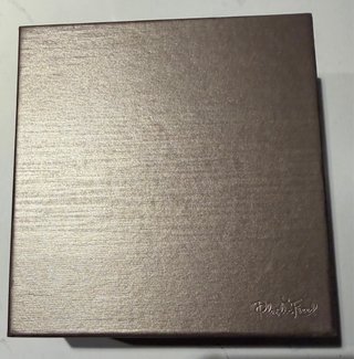 Scatola Bvlgari con nastro regalo oro