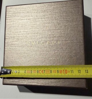 Scatola Bvlgari con nastro regalo oro