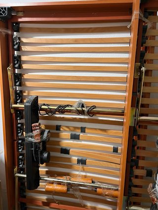 2 Camas articuladas. eléctricas madera y metal.