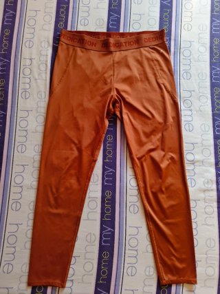 Conjunto deportivo Primark M-L marrón