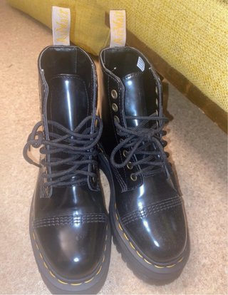 Botas Dr. Martens negras charol