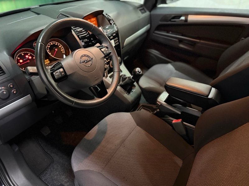 Opel Zafira 2011, foto 8