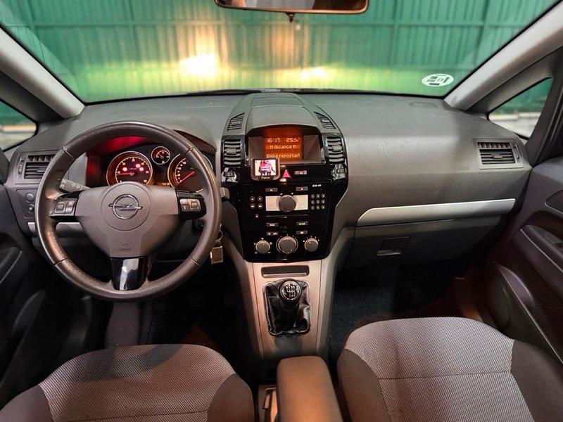 Opel Zafira 2011, foto 16
