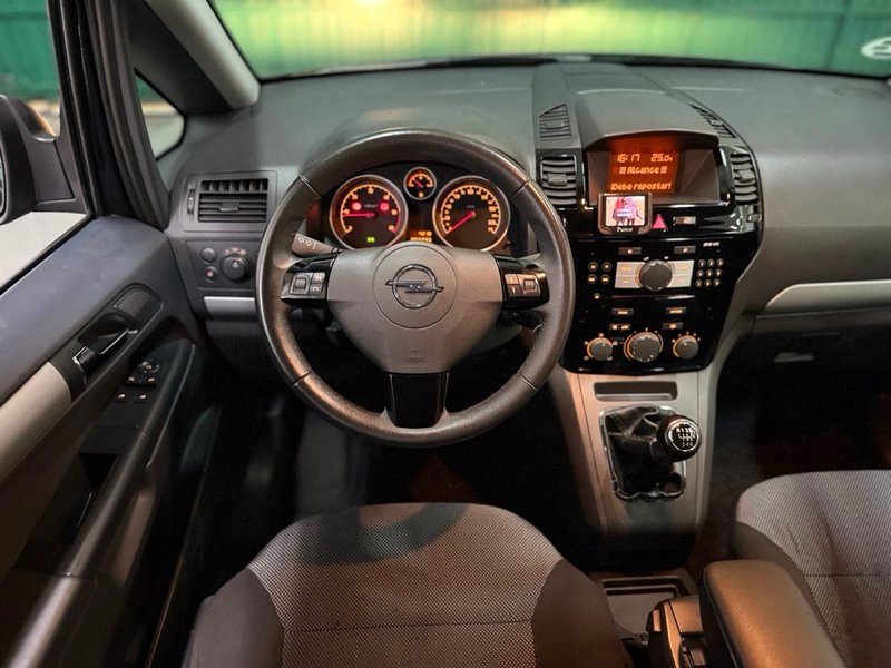 Opel Zafira 2011, foto 17