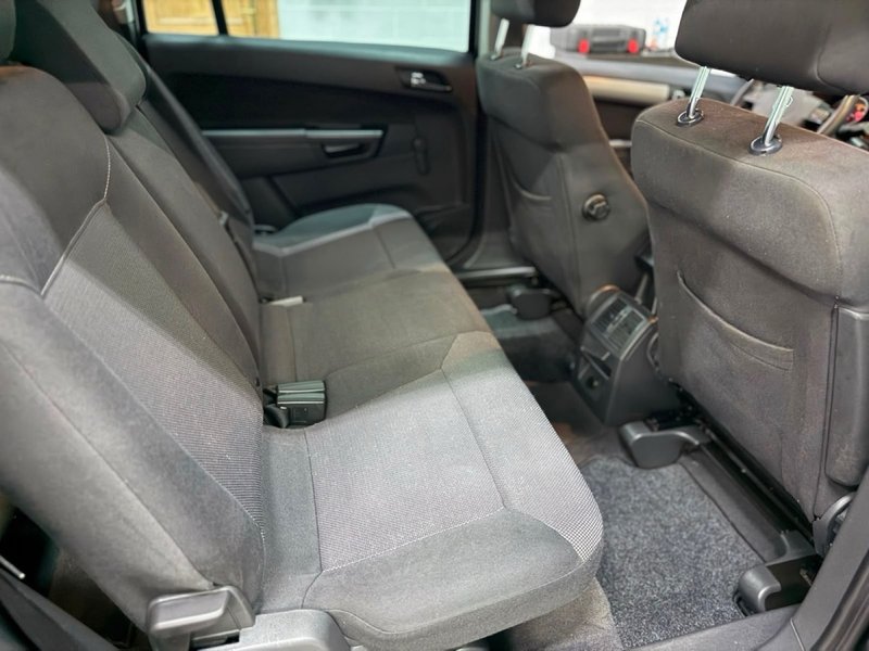 Opel Zafira 2011, foto 13