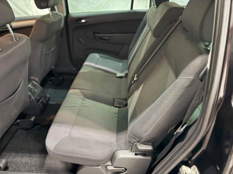 Opel Zafira 2011, foto 12