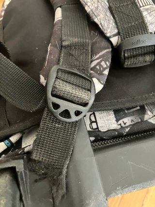 Mochila Totto con ruedas y diseño graffiti