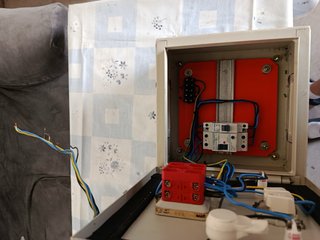 Cuadro Eléctrico con Interruptores y Enchufes