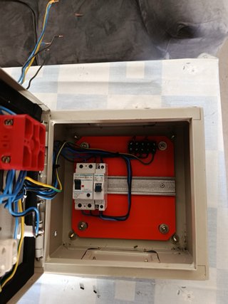 Cuadro Eléctrico con Interruptores y Enchufes