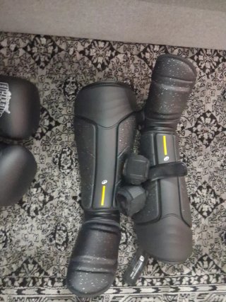 Protector Tibia y Guantes Boxeo