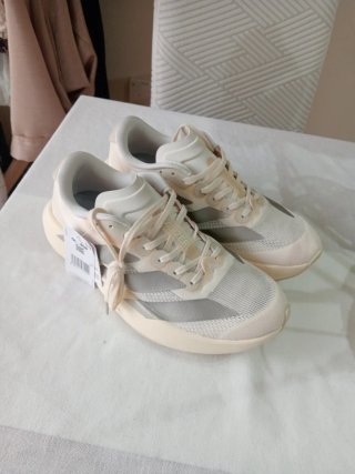 Zapatillas Adidas Beige y Plata