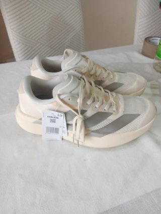 Zapatillas Adidas Beige y Plata