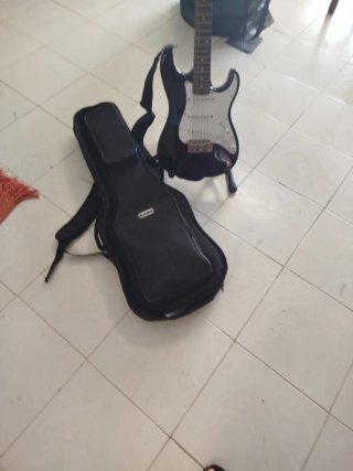 Guitarra+ funda+tripode