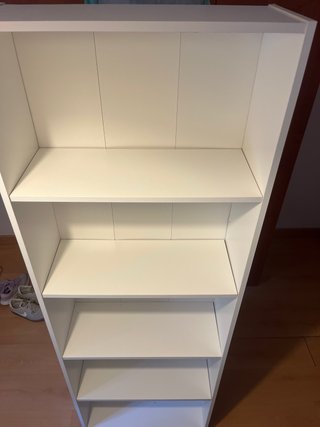 Estantería blanca de madera