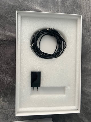 Monitor Portátil - Como Nuevo - Marca MOMODS
