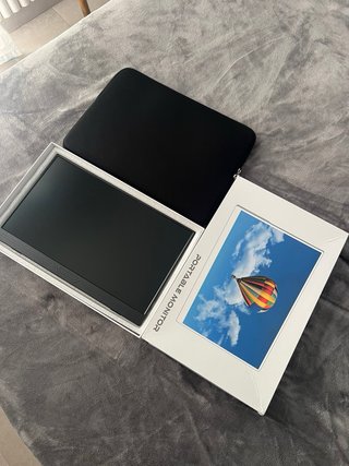 Monitor Portátil - Como Nuevo - Marca MOMODS