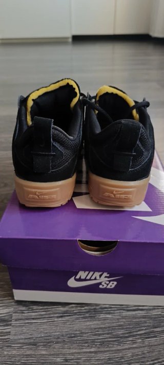 Zapatillas Nike SB Negras Marrones