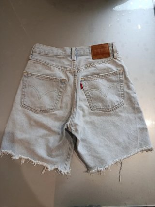 Levi's Vaqueros Cortos Desgastados Talla 28