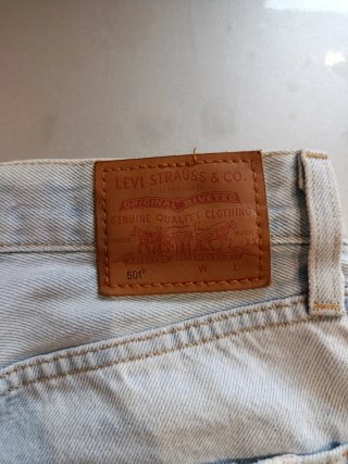 Levi's Vaqueros Cortos Desgastados Talla 28