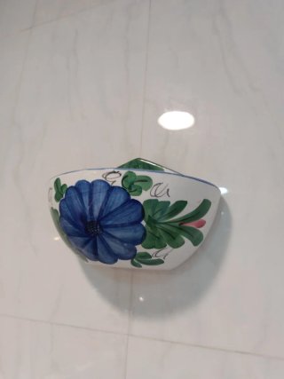 Tiesto de pared azul y verde