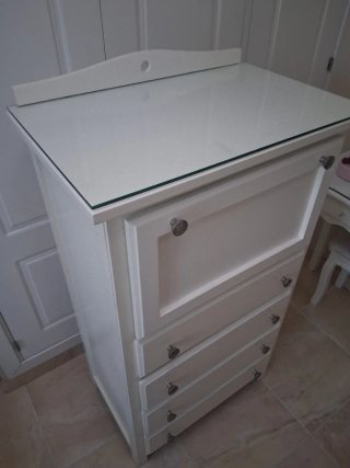 Cómoda blanca de madera buen estado