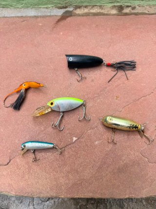 Lote de Señuelos de Pesca Variados.