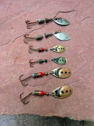 Lote de Señuelos de Pesca Variados.