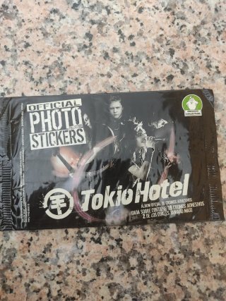 Sobre cromos Tokio Hotel sin abrir