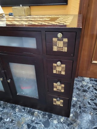 Recibidor madera y cristal con espejo